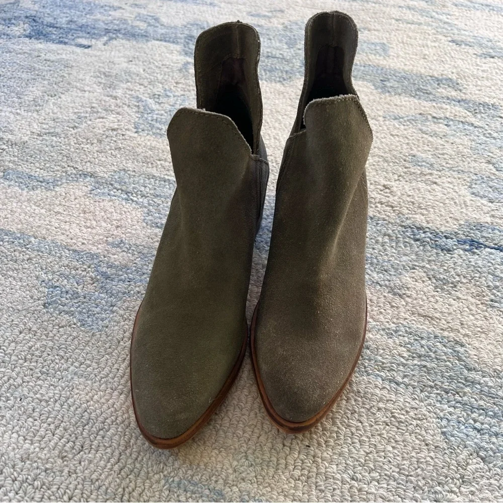 SUEDE TAUPE CHELSEA ANKLE BOOTIES SIZE 8.5 EUC ZARA